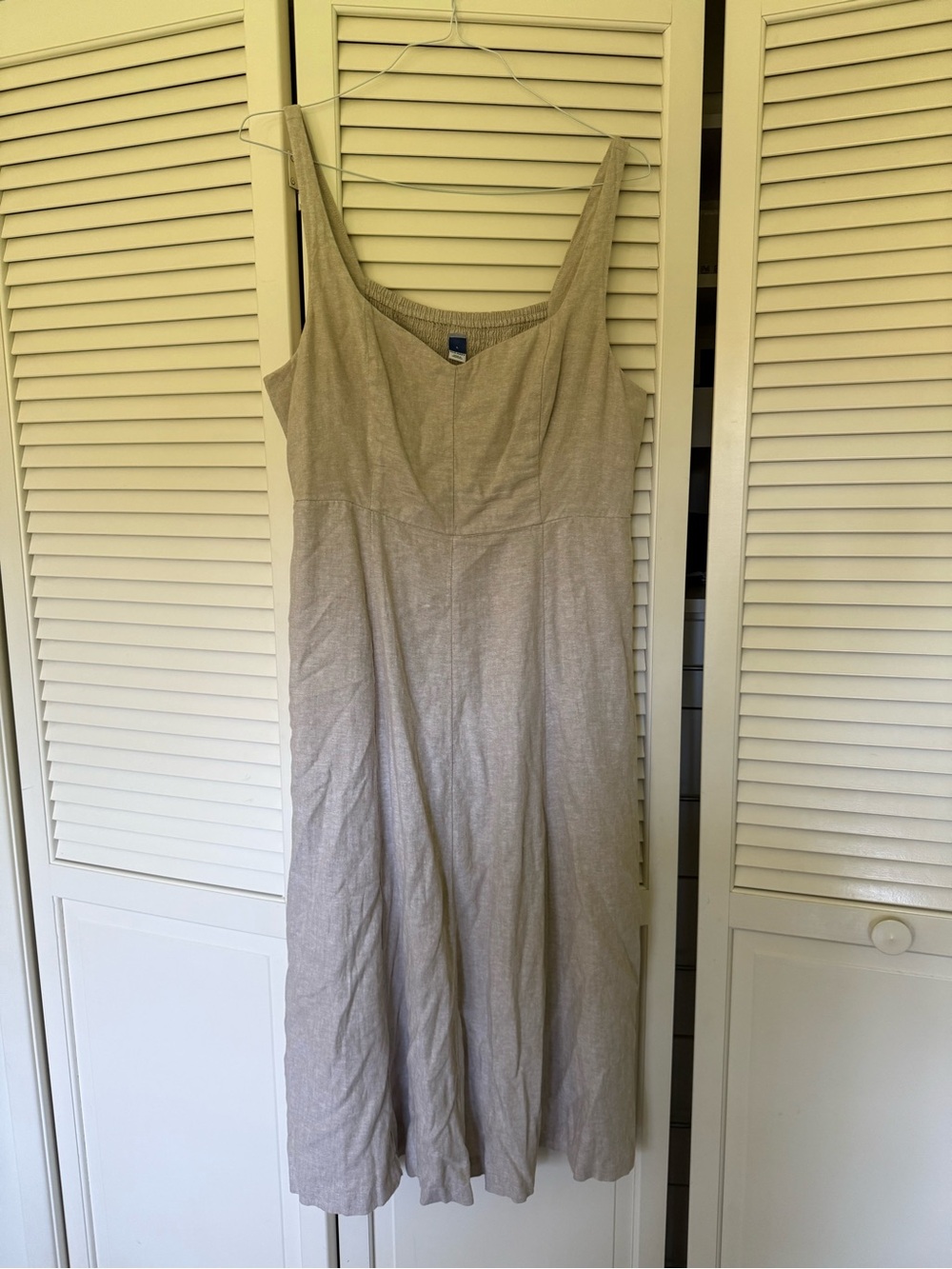 Old Navy Sleeveless Midi Dress in Light Taupe Size Large